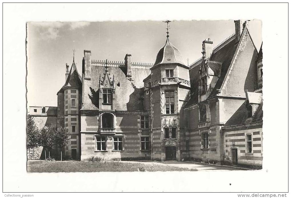 Cp, 18, Ainay-le-Vieil, Le Château, Façade Sur La Cour - Ainay-le-Vieil
