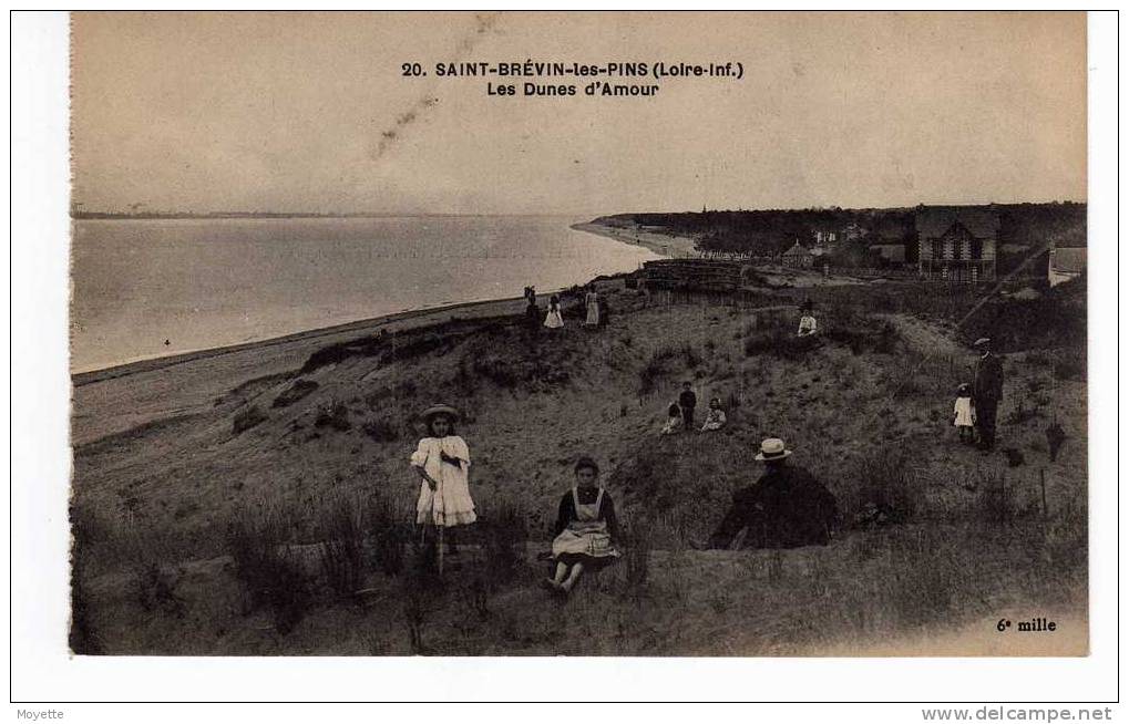 CPA-44-SAINT-BREVIN-les-P INS-LES  DUNES D'AMOUR-ANIMÉE-PERSONNAGE S  SUR LES DUNES-2 PETITES FILLES AU PREMIER PLAN - Saint-Brevin-les-Pins