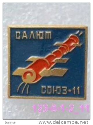 SPACE: Docking Space Station Salyut-1 And Spaceships Soyuz-11 / Old Soviet Badge USSR_123_sp3817 - Espacio