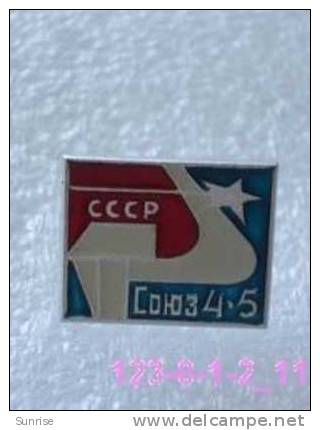 SPACE: Docking Spaceships Soyuz-4, Soyuz-5 / Old Soviet Badge USSR_123_sp3841 - Espace