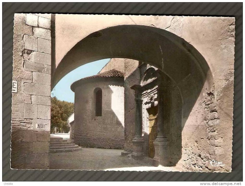 CP944 * 1 CARTE CPSM Porte Renaissance église Buis Les Baronnies Drome - Buis-les-Baronnies