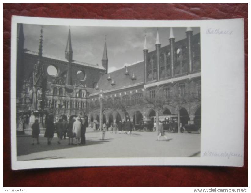 Lübeck - Rathaus / Autos (signiertes Foto Walter Waßner) - Lübeck