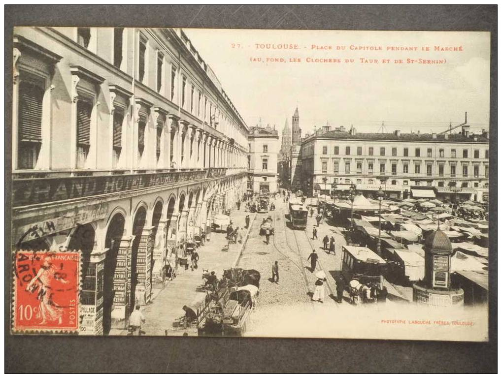 Toulouse Place Du Capitole Pendat Le Marche - Toulouse