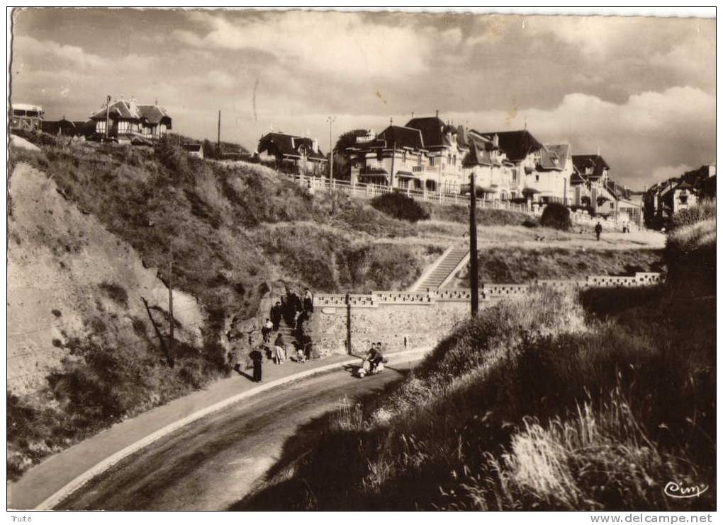 MESNIL-VAL DECENTE A LA PLAGE DES VILLAS EN VESPA - Mesnil-Val