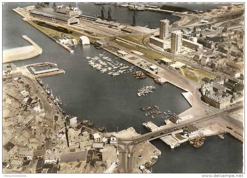 Manche - Cherbourg , Vue Aérienne Du Port Et La Gare Maritime En 1964 - Cherbourg