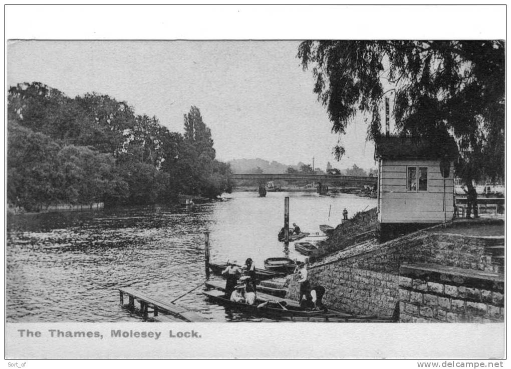 MOLESEY  - THE THAMES THE LOCK  -   A516 - Surrey