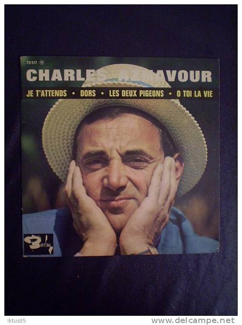 45T EP-CHARLES AZNAVOUR-JE T'ATTENDS-DORS-LES DEUX PIGEONS-O TOI LA VIE - Collectors