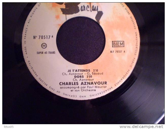 45T EP-CHARLES AZNAVOUR-JE T'ATTENDS-DORS-LES DEUX PIGEONS-O TOI LA VIE - Collectors