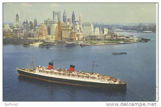 RMS QUEEN ELIZABETH AT NEW YORK - Steamers