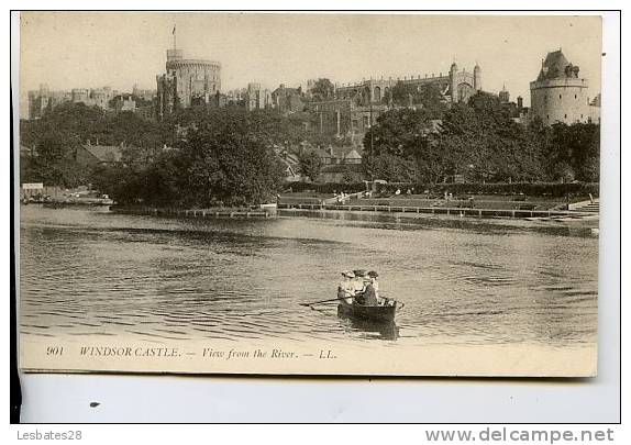 CPA ENGLETERRE.-Windsor Castle.-THe Rver -Personnages En Barque.----Fevr 2011 220 - Windsor Castle