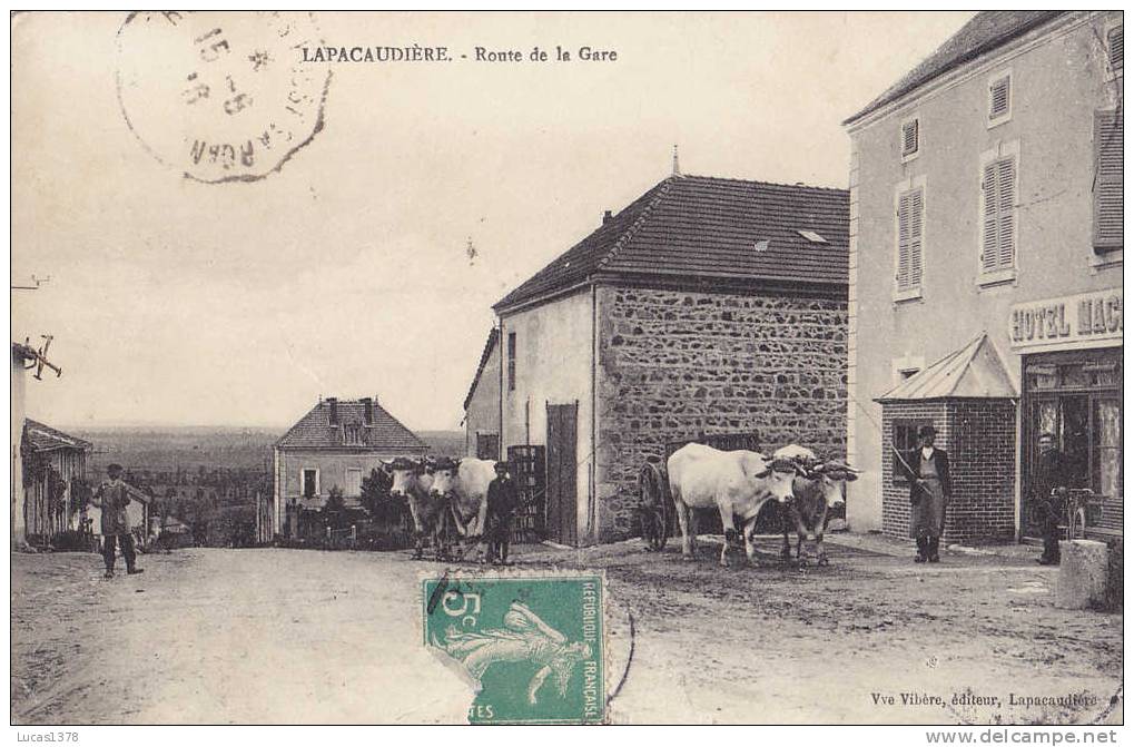 42 / LAPACAUDIERE / ROUTE DE LA GARE / ANIMEE ET RARE + - La Pacaudiere