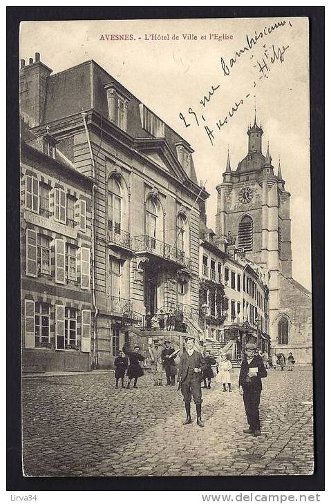 CPA  ANCIENNE- FRANCE- AVESNES (59)- L'HOTEL DE VILLE ET L'EGLISE- GROS PLAN AVEC TRES BELLE ANIMATION - Avesnes Sur Helpe