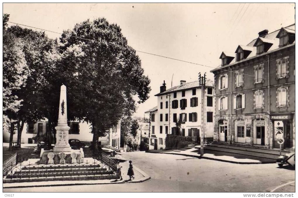 HASPARREN LA POSTE LA PHARMACIE LA PLACE    EDIT  VAN EYCK    CIRC  1959 - Hasparren