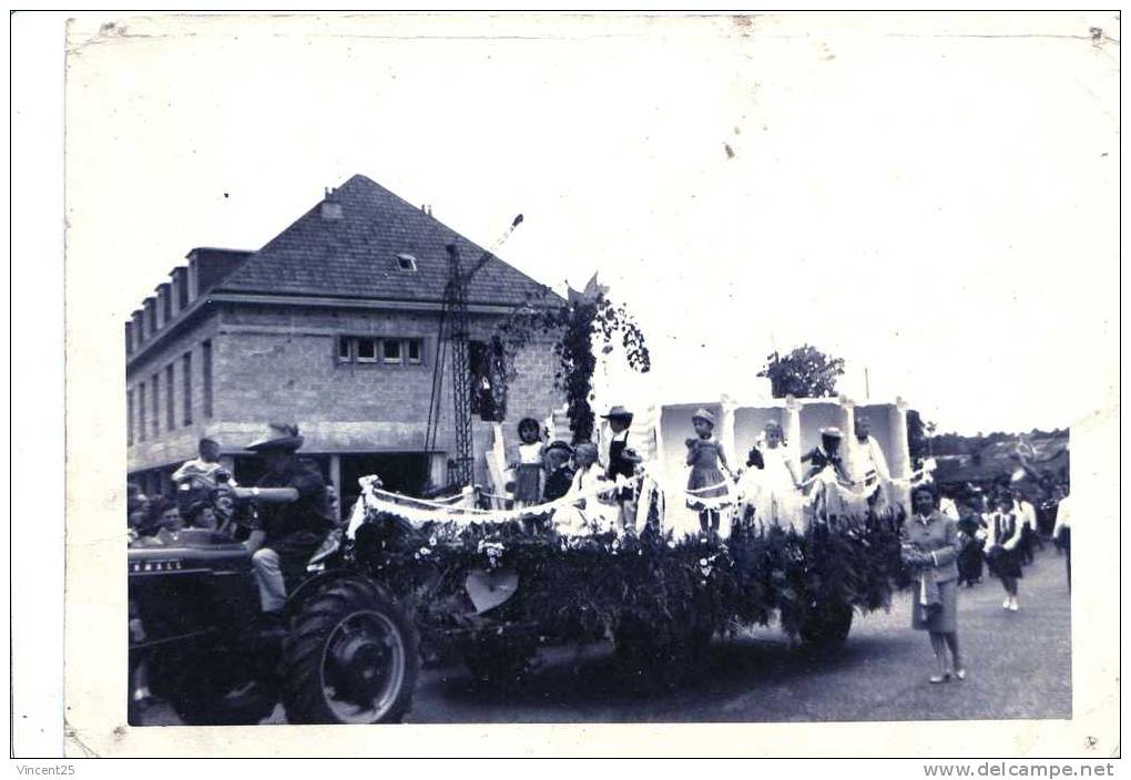 PHOTO D YPORT 1950 CARNAVAL CHAR FETE RARE FORMAT CARTE POSTALE Pres De Fecamp Etretat - Yport