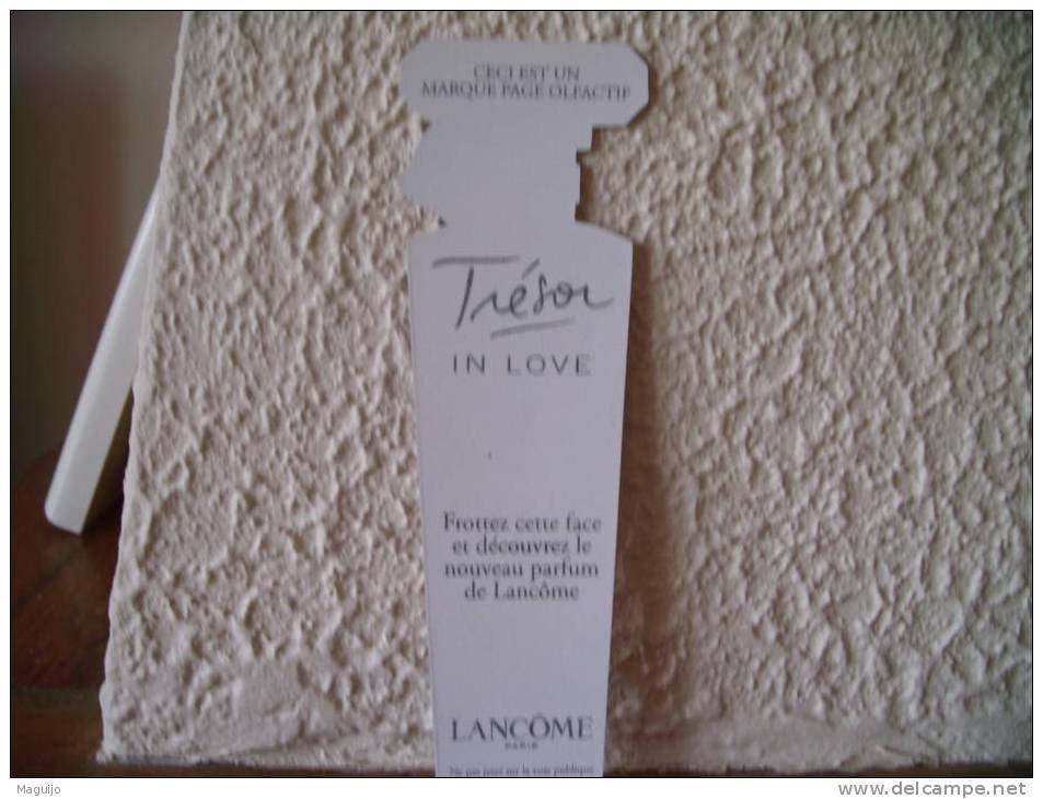 LANCOME " TRESOR IN LOVE" MARQUE PAGES OLFACTIFS  LOT DE 3  LIRE !! - Miniaturas Mujer (sin Caja)