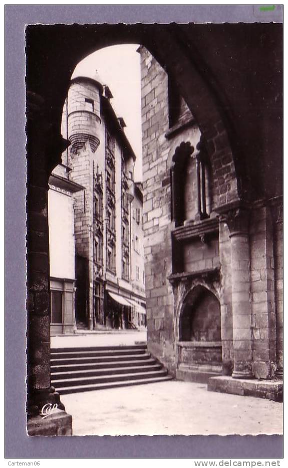 19 - Tulle - Le Porche De La Cathédrale Et Maison Renaissance - C.A.P N°46 - Tulle