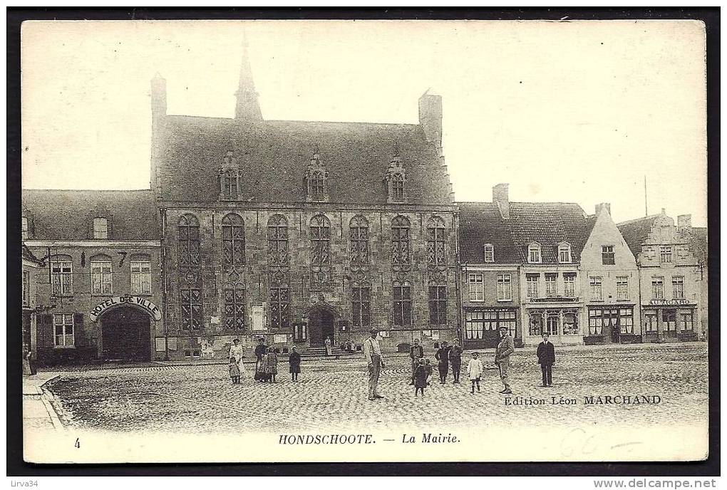 CPA  ANCIENNE- FRANCE- HONDSCHOOTE (59)- LA MAIRIE EN GROS PLAN- BELLE ANIMATION SUR LA PLACE- COMMERCES-  VITRINES - Hondshoote