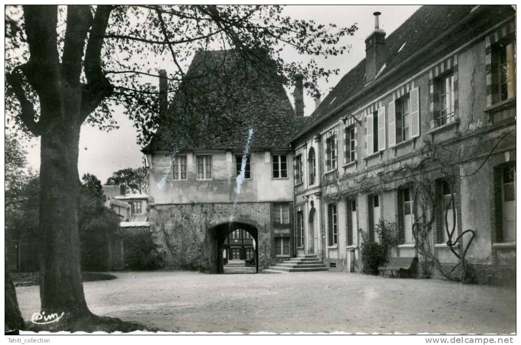 CONCHES - Le Portail De La Mairie - Conches-en-Ouche