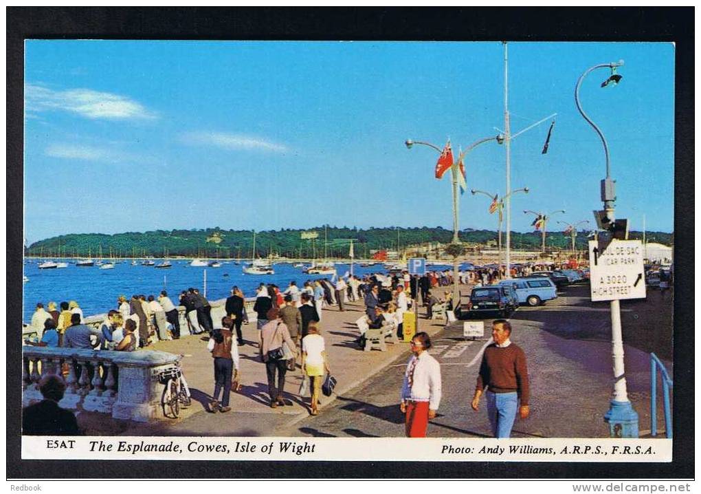 RB 671 - Coloured Postcard The Esplanade Cowes Isle Of Wight - Cowes