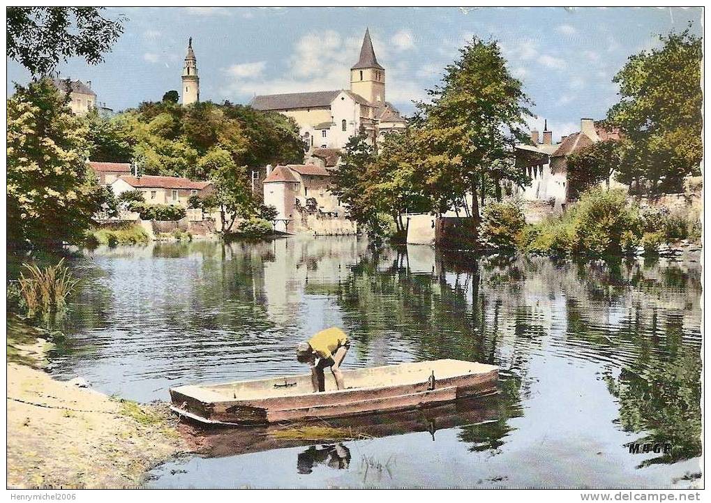 Vienne - Montmorillon , Les Bords De La Gartempe Barque - Montmorillon