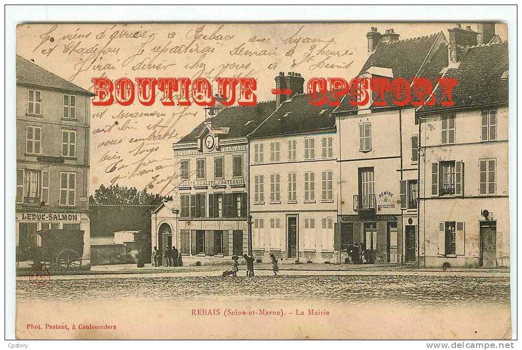 77 - VISUEL RARE & INEDIT - REBAIS - La Mairie Et La Place - Dos Scané - Rebais