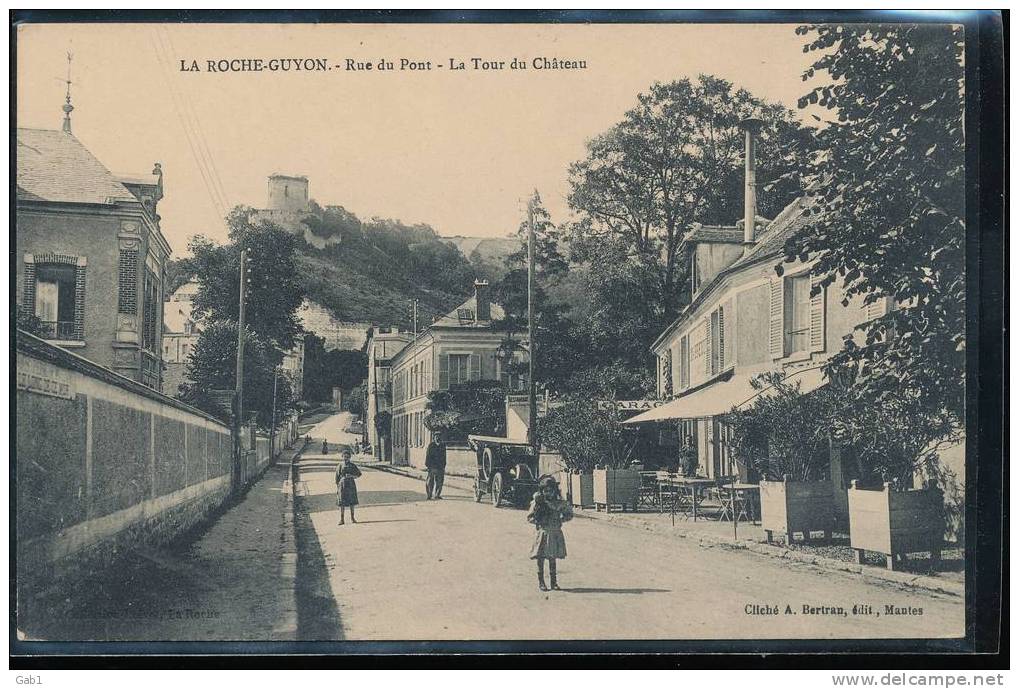 95 --- La Roche - Guyon --- Rue Du Pont --- La Tour Du Chateau - La Roche Guyon