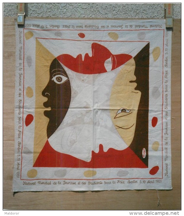 PICASSO Cotton Square Serigraphie 31,52 / 31,52 In Signed /  With Postcard 1951 :3 Th World Congress For The Peace - Andere & Zonder Classificatie