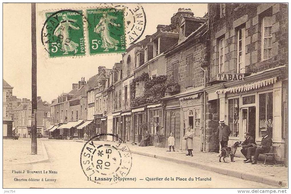 LASSAY    Place Du Marché.  Carte Animée.  Commerces.  SUPERBE - Lassay Les Chateaux