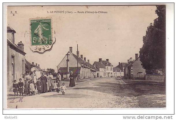 18 LE PONDY ( Cher ) - Route D'Ainay Le Chateau - Animé Enfants Et Adultes Dans La Rue Croix - Cliché Pas Courant - Dun-sur-Auron