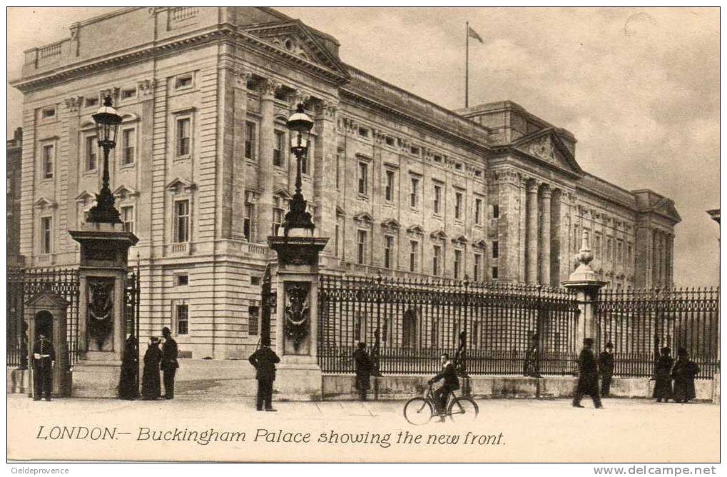LONDON. Buckingham Palace Showing The New Front. (enfant à Vélo, Animation). - Buckingham Palace