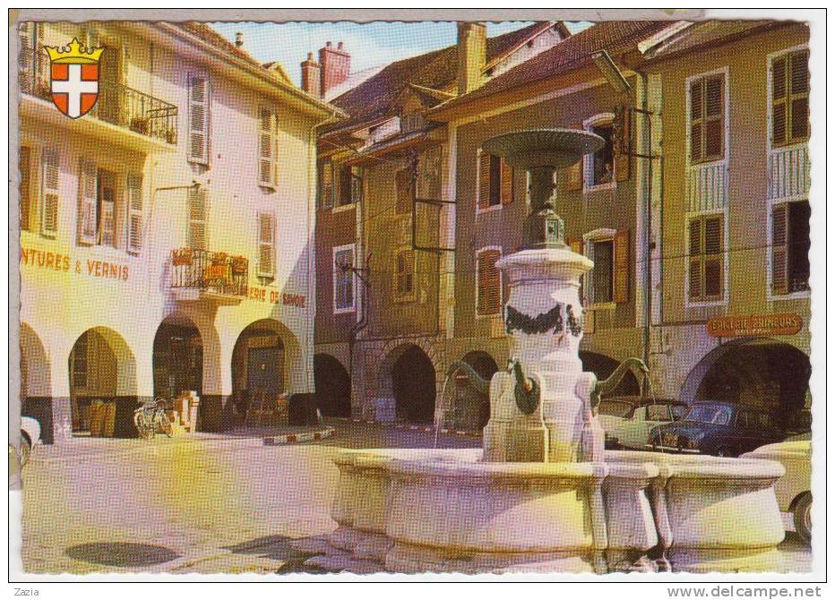 74.562/ RUMILLY - Place De L'hôtel De Ville, Sa Vieille Fontaine Et Les Arcades (cpsm 5185) - Rumilly