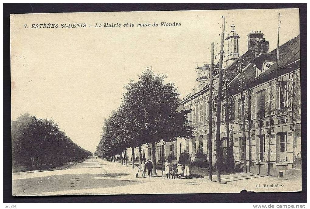 CPA  ANCIENNE- FRANCE- ESTRÉES-ST-DENIS (60)- LA MAIRIE ET LA ROUTE DE FLANDRE- GROS PLAN AVEC ANIMATION- POTEAUX PTT - Estrees Saint Denis