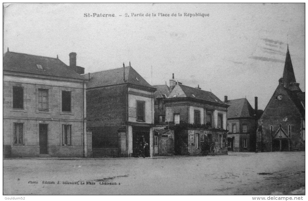 Partie De La Place De La République - Saint Paterne