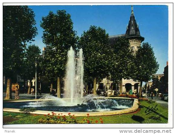 CP54089 - NANCY - Place Saint Jean : Le Parterre Et Les Jets D'eau - Nancy