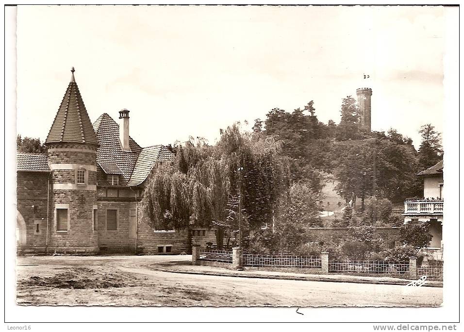 FORBACH   -   ** L´ ENTREE DU BURGHOF Et  LA TOUR DU SCHLOSSBERG **   -   Editeur : EUROPE  PIERRON    N°5088 - Forbach