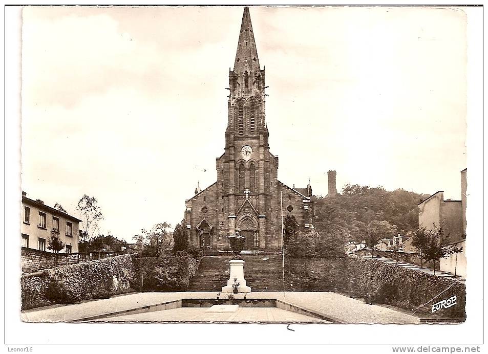 FORBACH   -  *//* L´ EGLISE CATHOLIQUE Et  LE MONUMENT AUX MORTS *//*   -   Editeur : EUROPE  PIERRON    N°6531 - Forbach