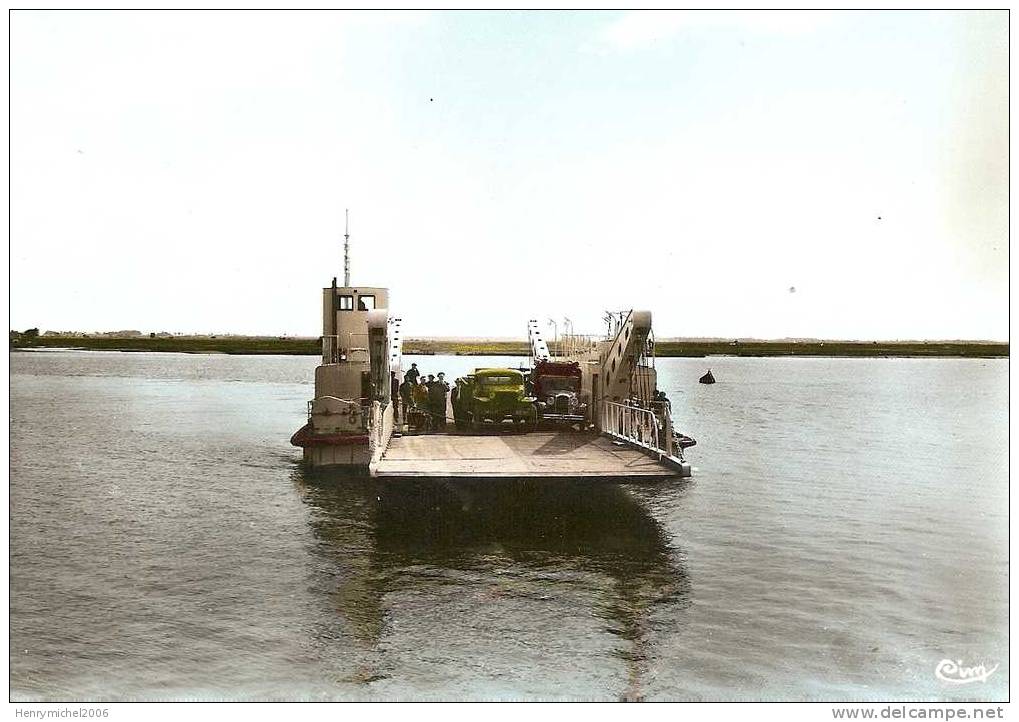 17 La Tremblade , Le Bateau Bac Transport  Voiture Et Camion Faisant La Traversée, Ed Photo Cim - La Tremblade