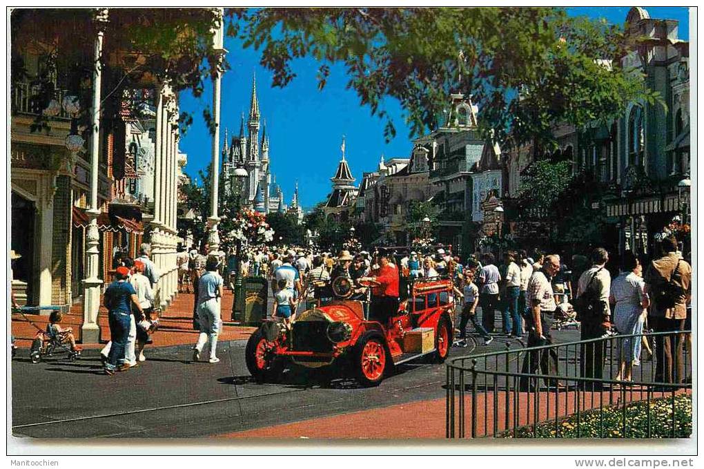 BELLE CARTE AVEC VOITURE DE POMPIER - Disneyworld