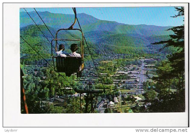 Looking Down On Gatlinburg, Tennessee From The Skylift On Crockett Mountain - Sonstige & Ohne Zuordnung