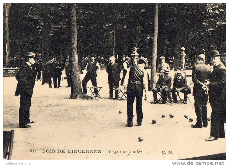 Paris  ...Bois De Vincennes.. Le Jeu De Boules..¨Pétanque - Parques, Jardines