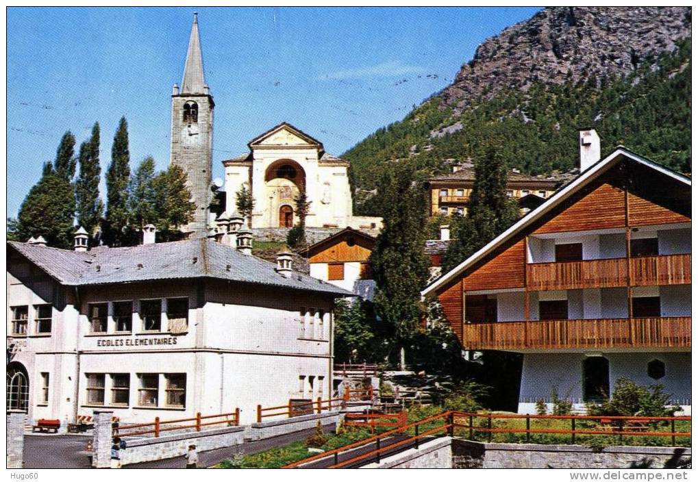 VALLE D´ AOSTA - BRUSSON - L´hotel De Ville Et L´église - Autres & Non Classés