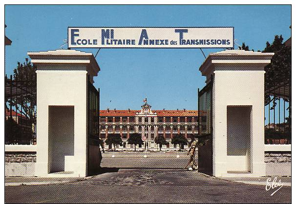 Carte Postale En Couleur  AGEN (dept 47  ) La Caserne TOUSSAINT  Ecole Militaire Annexe Des Transmissions - Casernes