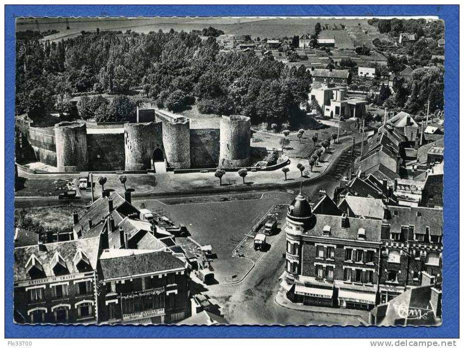 28  80  Cpsm Gf 33520 Peronne (somme)   La Place Et Le Château Vue Aérienne - Peronne