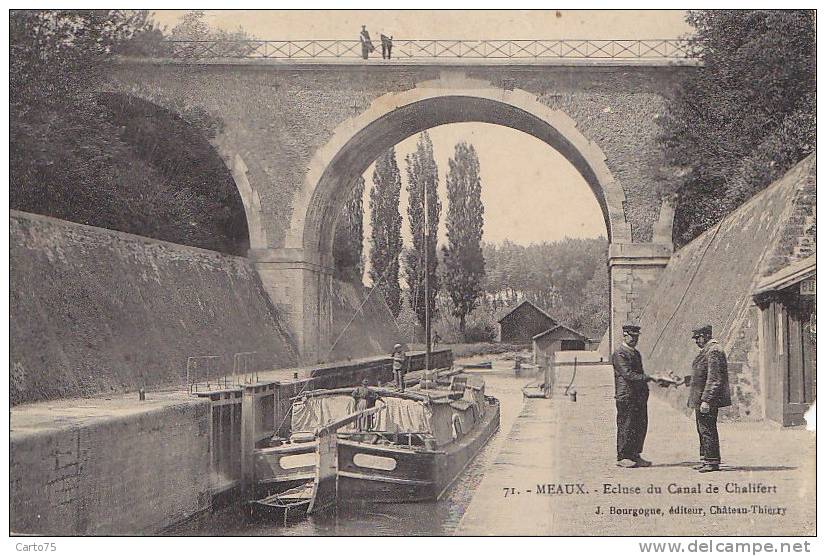 Bâteaux - Péniches - Pont - Canal - Péniches