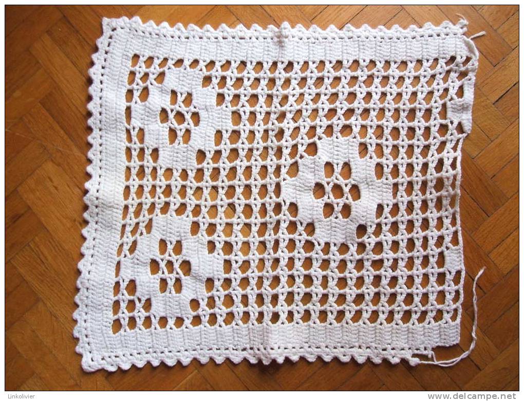 NAPPERON BLANC En DENTELLE CROCHET (à Terminer) - Laces & Cloth