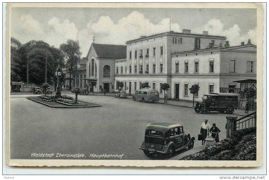 WALDSTADT EBERWALDE   -   Hauptbahnhof.(gare) Avec Véhicules. - Iserlohn