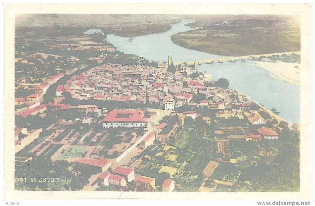 30.  PONT-SAINT-ESPRIT  A  VOL  D'OISEAU.  VUE AERIENNE. - Pont-Saint-Esprit