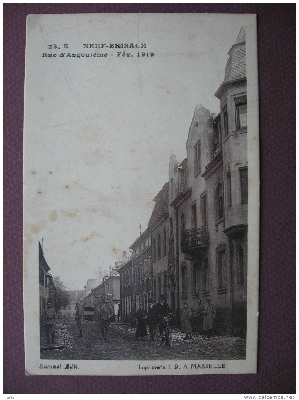 CPA 68 NEUF BRISACH Rue D'Angoulème (Février 1919) SEPIA ANIMEE CYCLISTE CIVILS ET MILITAIRES - Neuf Brisach