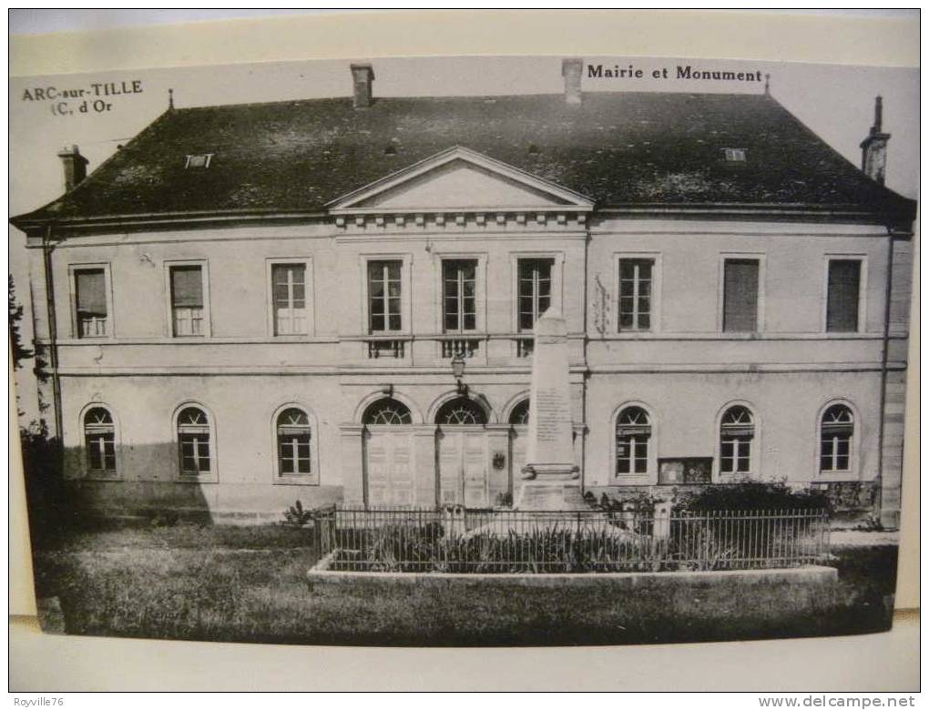 Arc Sur Tille, Mairie Et Moument. Bon état. - Autres & Non Classés