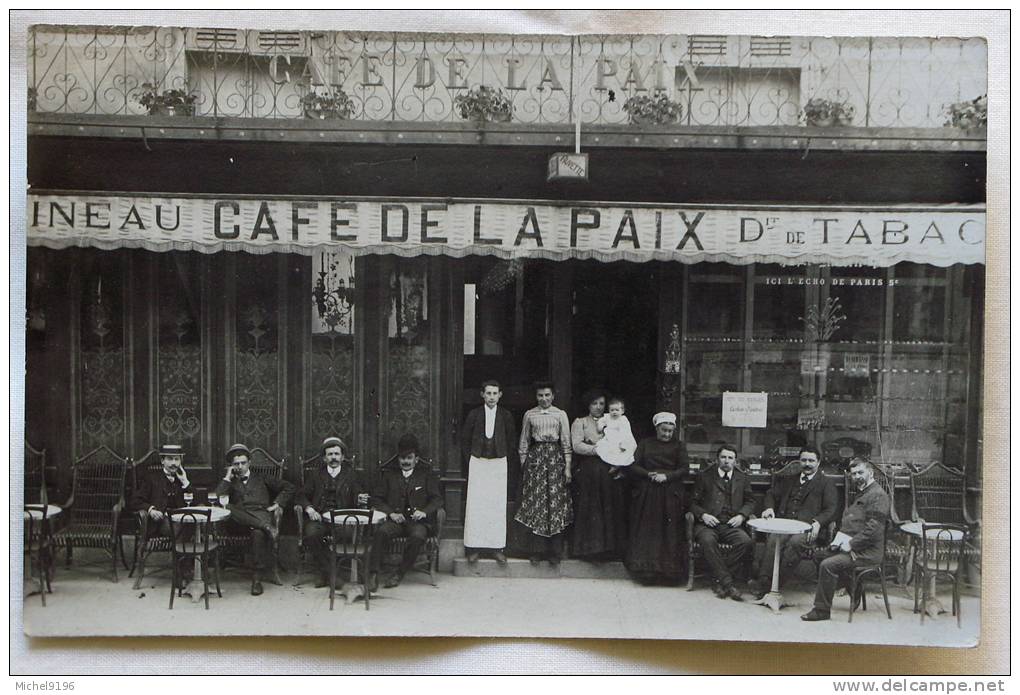 CPA Photo  "Belle Animation En Terrasse Du Café De La Paix "à Situer - Cafés